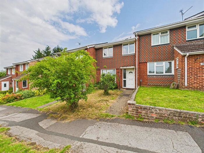 3 Bedroom Terraced House For Sale In Fircroft Close, Tilehurst, Reading, RG31