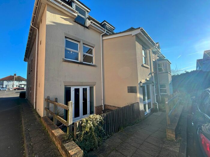 2 Bedroom Flat To Rent In West End Road, Ruislip, HA4