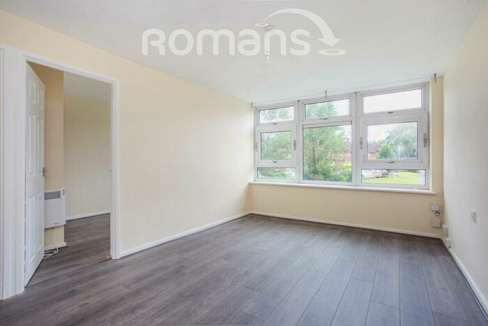 1 Bedroom Apartment To Rent In South Lynn Crescent, Bracknell, RG12