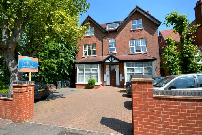 2 Bedroom Flat To Rent In Woodside Park Road, Woodside Park, London, N12