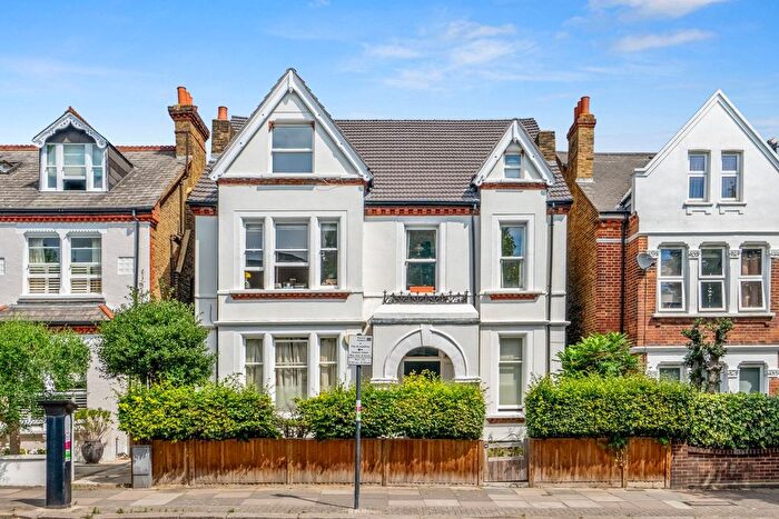 1 Bedroom Flat To Rent In Upper Tooting Park, Balham, SW17