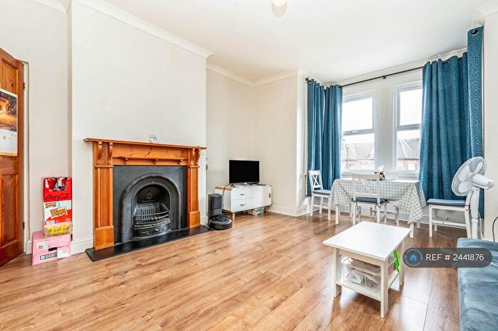 2 Bedroom Flat To Rent In Brownlow Road, Bounds Green, N11