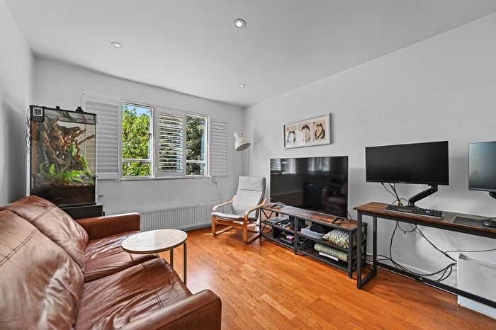 1 Bedroom Flat For Sale In Burton Bank, Yeate Street, London, N1