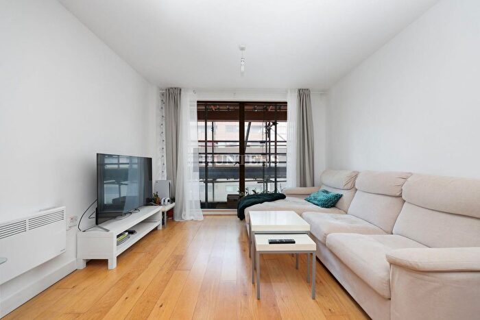 2 Bedroom Flat To Rent In Crampton Street, London, SE17