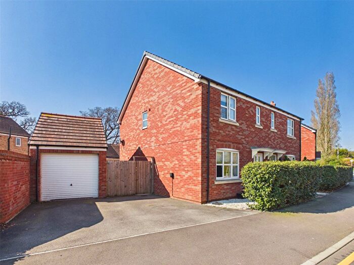 3 Bedroom Semi Detached House For Sale In Swinesherd Lane, Whittington, Worcester, Worcestershire, WR5