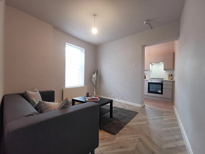 1 Bedroom Apartment To Rent In High Road, Willesden Green, NW10