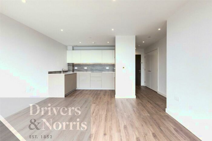 2 Bedroom Apartment For Sale In Skylark Point, Newnton Close, London, N4