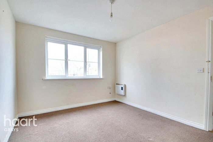 2 Bedroom Flat For Sale In Dunlop Road, Tilbury, RM18