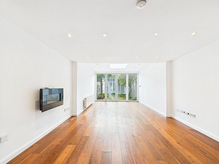 4 Bedroom Terraced House To Rent In Fairlawns, East Twickenham, TW1
