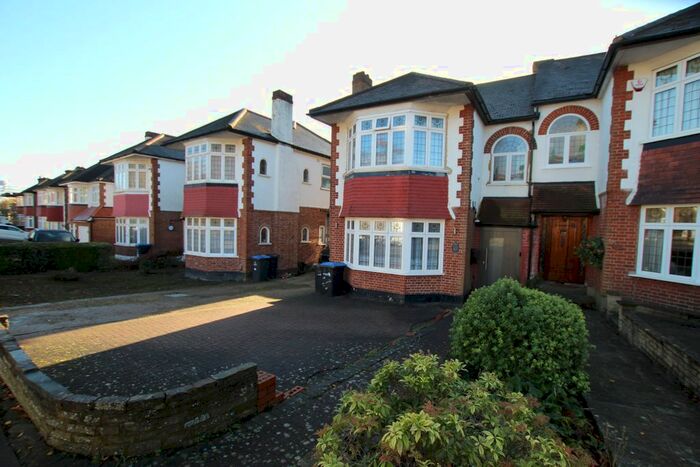 3 Bedroom Semi-Detached House To Rent In Prince George Avenue, London, N14