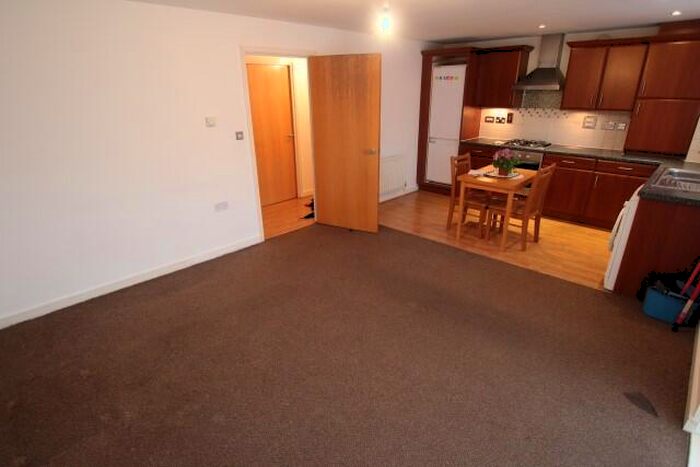 2 Bedroom Flat To Rent In High Street, Romford, London, RM1