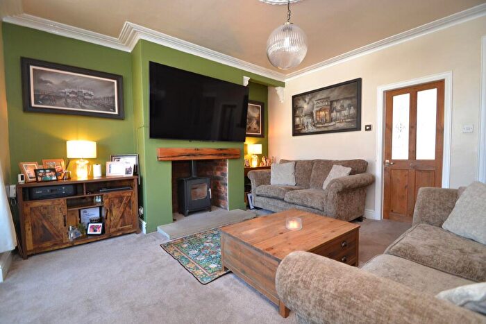 3 Bedroom Semi-Detached House For Sale In Kingston Road, Thackley, BD10
