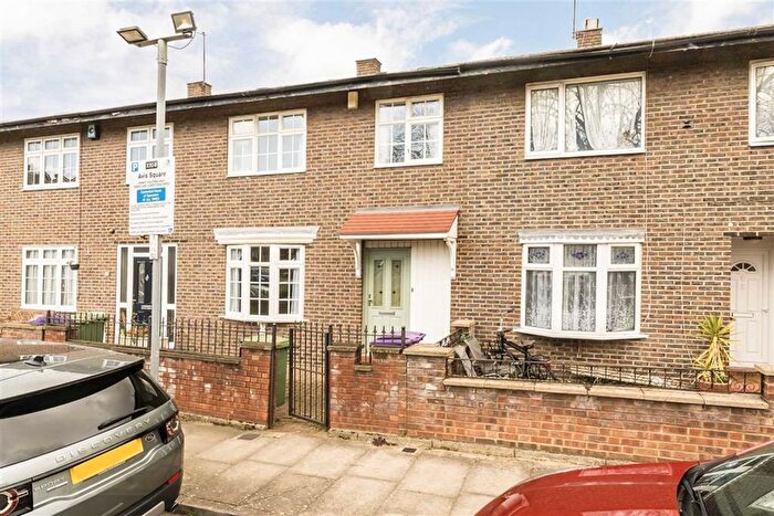 3 Bedroom Property For Sale In Avis Square, London, E1