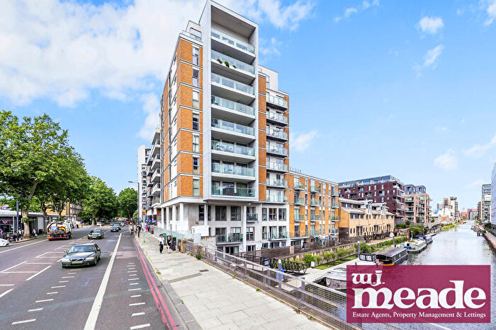 Flat To Rent In Francis Wharf, Limehouse, E14