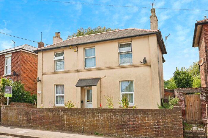 2 Bedroom Flat To Rent In New Road, Brading, PO36
