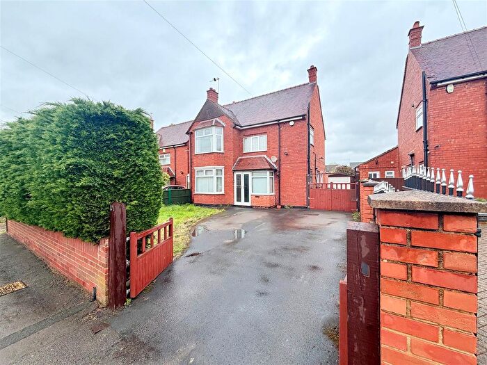 3 Bedroom Detached House For Sale In Stroud Road, Gloucester, GL1