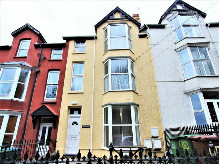 3 Bedroom Property To Rent In Middle Floor Flat, Heathdene, Cliff Terrace, Aberystwyth SY23