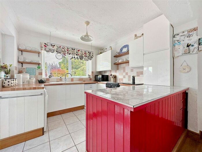 2 Bedroom Bungalow For Sale In Begonia Avenue, Gillingham, Kent, ME8