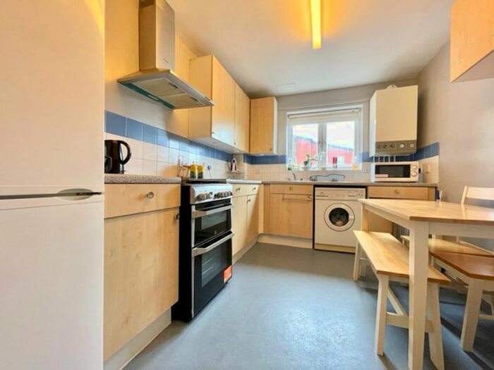 2 Bedroom Flat To Rent In St. Georges Way, London, SE15