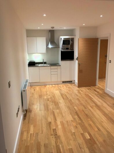 Flat To Rent In Swanfield Road, EN8