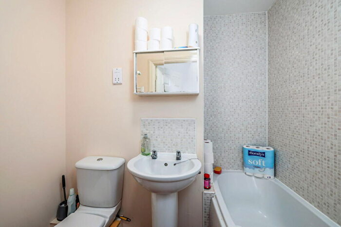 2 Bedroom Flat For Sale In Endeavour Court, Plymouth, Devon, PL1