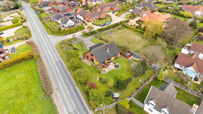 4 Bedroom Bungalow For Sale In Featherbroom Gardens, Wickham Market, Woodbridge, IP13