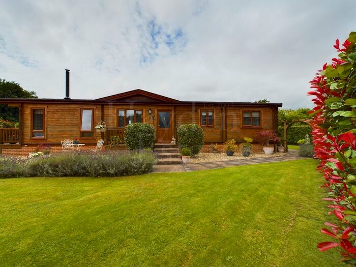 2 Bedroom Park Home For Sale In The Beechwoods, Button Bridge, Kinlet, DY12