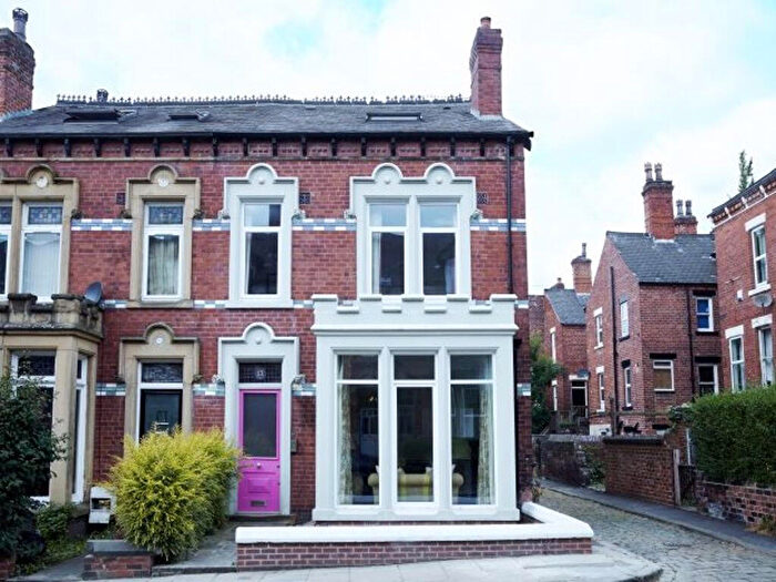 4 Bedroom Flat To Rent In Regent Park Avenue, Leeds, LS6