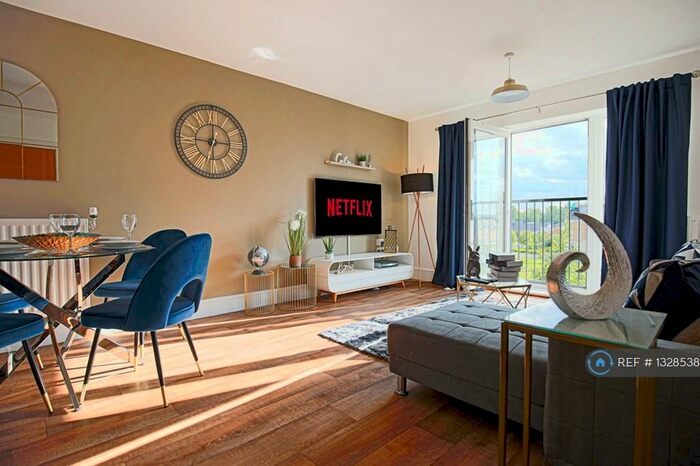 2 Bedroom Flat To Rent In Redhouse Park, Milton Keynes, MK14