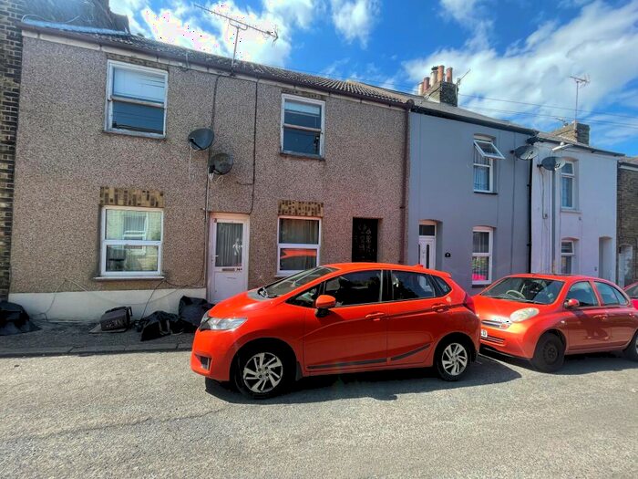 2 Bedroom Flat To Rent In Alma Road, Ramsgate, CT11