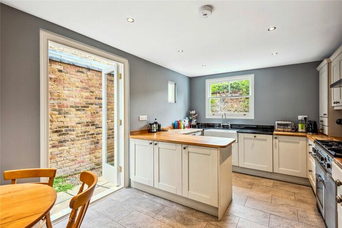 4 Bedroom Terraced House To Rent In Brayburne Avenue, London, SW4