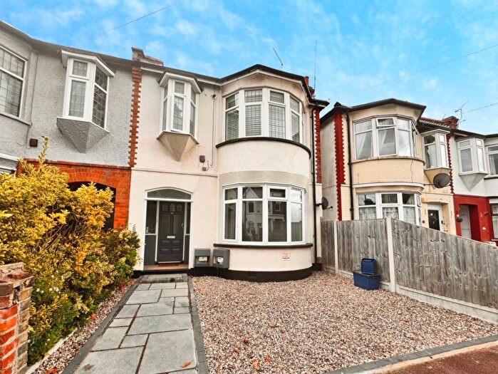 2 Bedroom Flat To Rent In Claremont Road, Westcliff-On-Sea, SS0