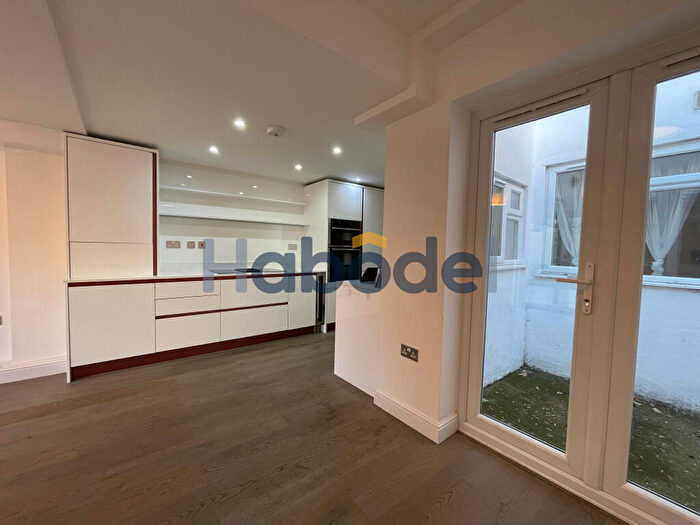 3 Bedroom Flat To Rent In Malpas Road, Brockley, London, SE4
