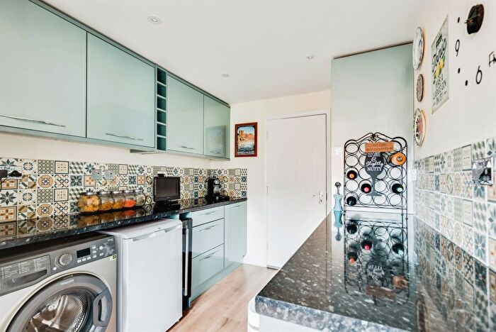 3 Bedroom End Of Terrace House For Sale In Highdown Way, Swindon, SN25