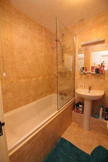 4 Bedroom Flat To Rent In Four Bed Student Property, Deneside Court, Jesmond Vale, NE2