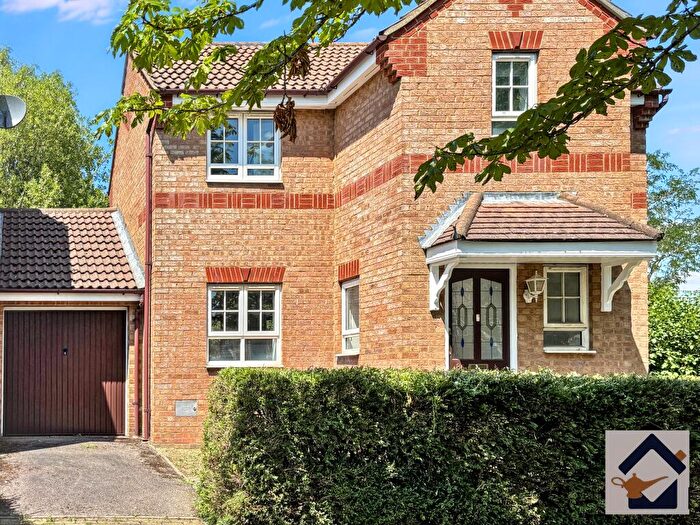 3 Bedroom Detached House To Rent In Kirkstall Place, Oldbrook, Milton Keynes, MK6