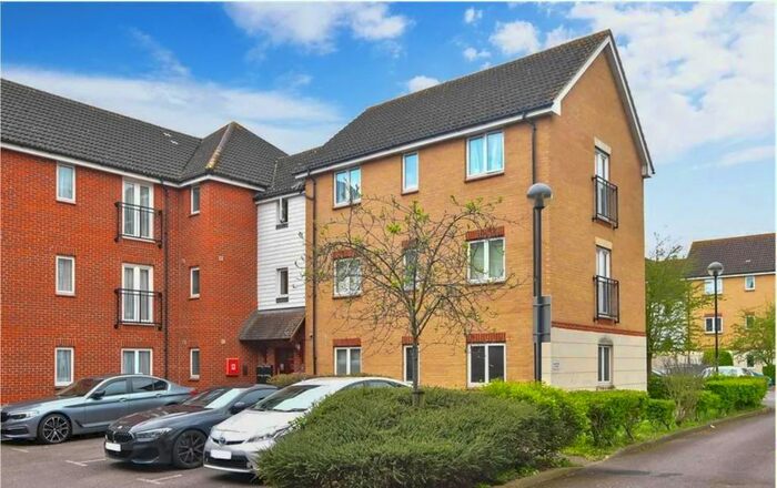 2 Bedroom Flat To Rent In Norwich Crescent, Chadwell Heath, Romford, RM6