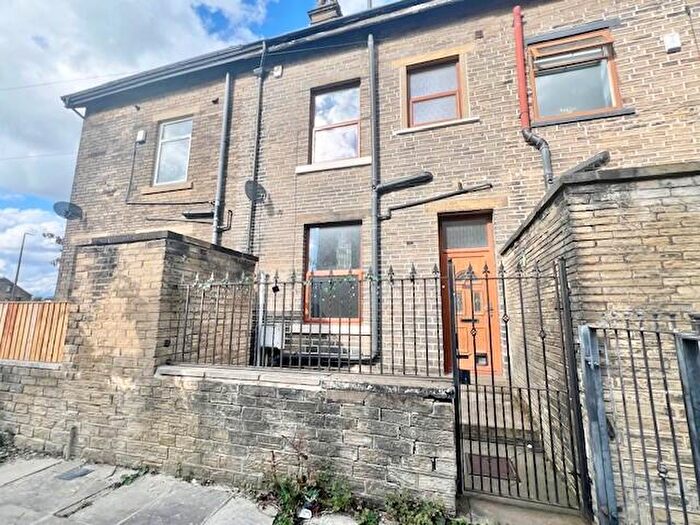 2 Bedroom House To Rent In Rosemount Terrace, Huddersfield Road, Elland, HX5