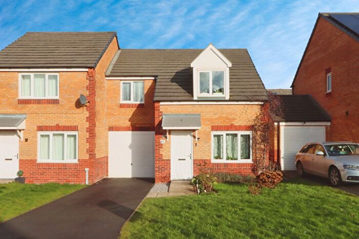 3 Bedroom Semi-Detached House For Sale In Strouts Way, Sheffield, S2