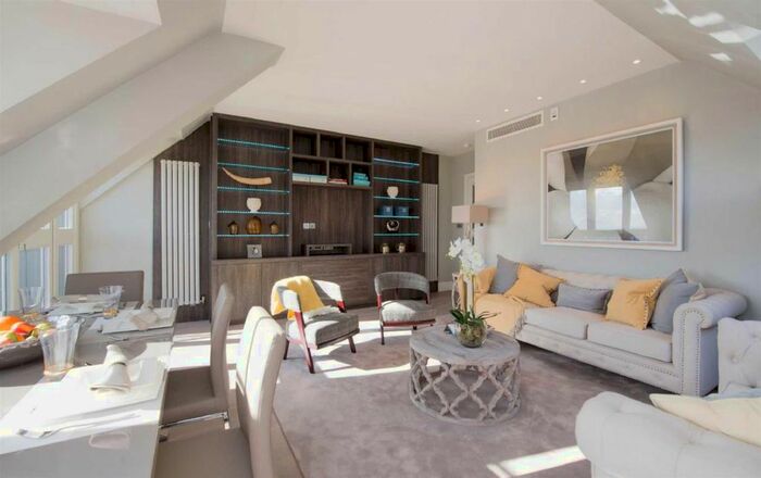 3 Bedroom Flat To Rent In Lyndhurst Road, Hampstead, NW3