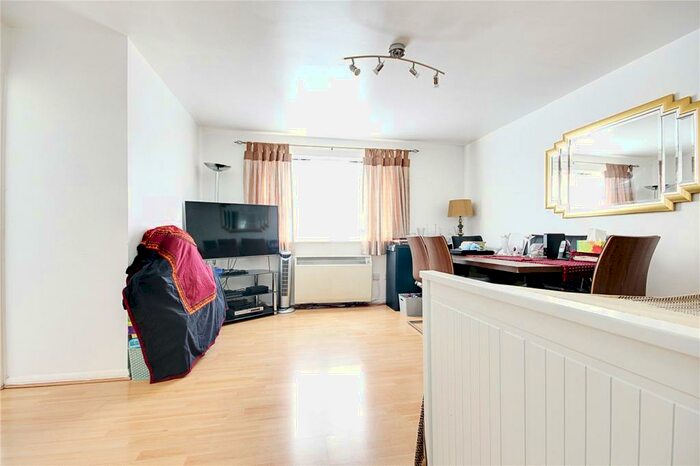 2 Bedroom Flat To Rent In Harston Drive, Enfield, EN3