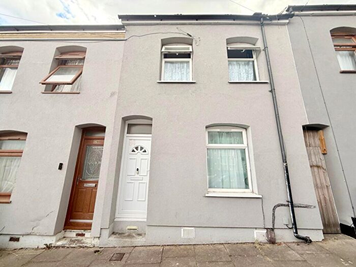 3 Bedroom Terraced House For Sale In Warwick Road West, Luton, LU4