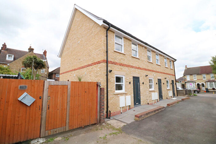 3 Bedroom End Of Terrace House To Rent In Austin Close, Snodland, ME6