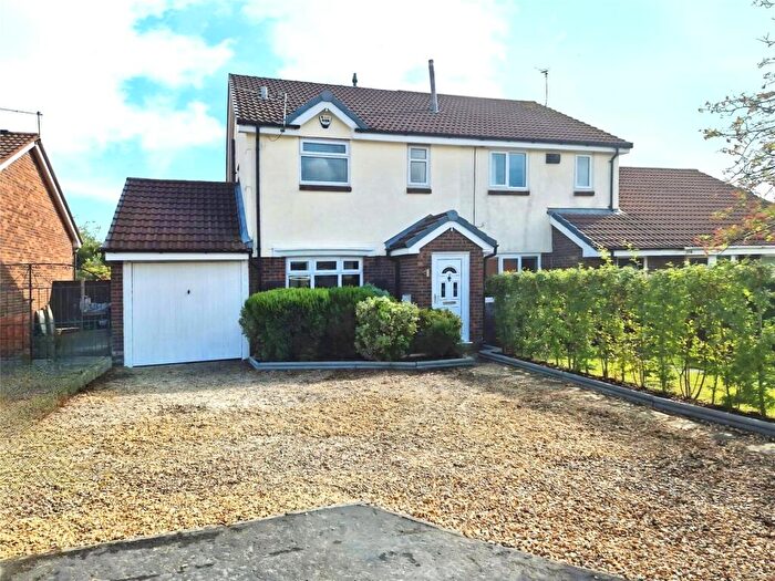 3 Bedroom Semi-Detached House For Sale In Chiltern Way, Astley, Tyldesley, Manchester, M29