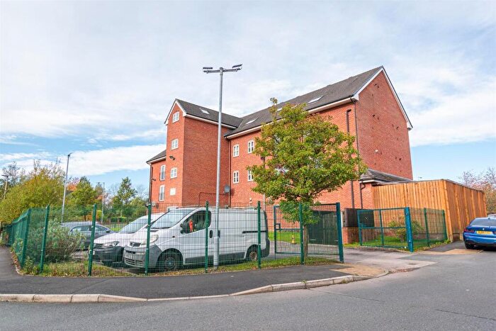 2 Bedroom Flat For Sale In Gadfield Grove, Atherton, Manchester, M46