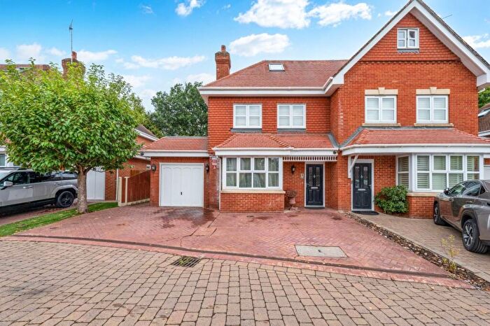 4 Bedroom Semi Detached House For Sale In Magnolia Drive, Banstead, SM7