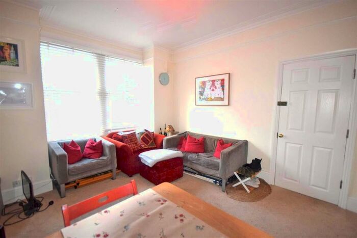 2 Bedroom Flat To Rent In Seymour Gardens, Twickenham, TW1