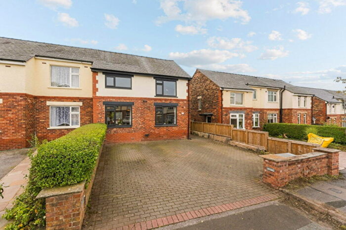 3 Bedroom Semi-Detached House For Sale In Kingston Avenue, Macclesfield, SK11
