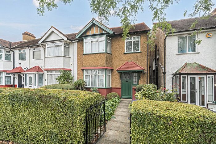 3 Bedroom End Terrace House For Sale In Fairfield Crescent, Edgware, Greater London., HA8