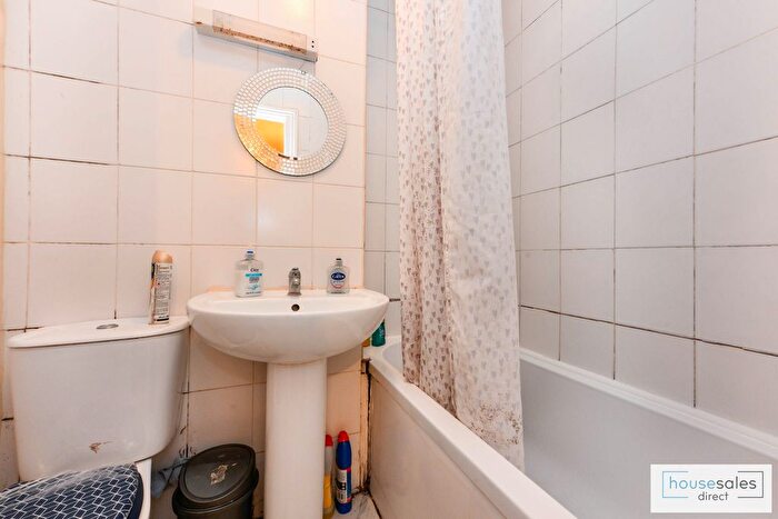 1 Bedroom Flat For Sale In Maple Leaf Court Cross Road, Waltham Cross, EN8